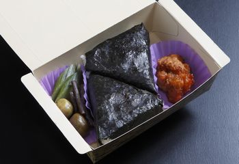 おにぎり弁当」